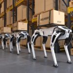 perro-robotico-repartidor-fabrica-concepto-perro-robotico-repartiendo-mercancias-scaled-1